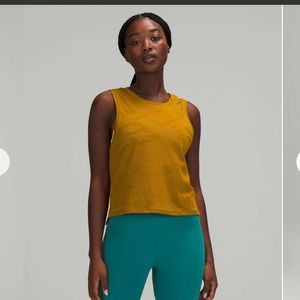 Lululemon train to be tank size 4 - Spice